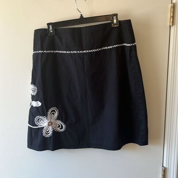 Prana A-line Skirt Floral Design Size 10 Gently Used Black/white - Picture 2 of 5